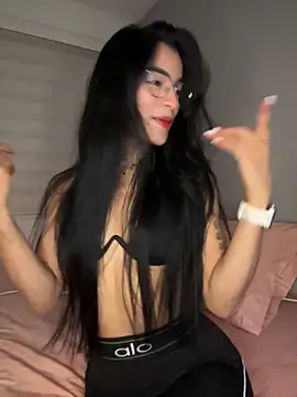 Snapshot of Sammy_pink chatting on 04-23-26, 01:29 Sammy pink online show from 04-23-26, 01:29