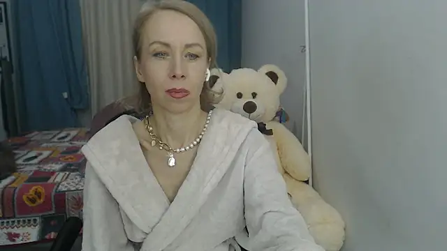 Snapshot of LuxuryNika chatting on 12-20-24, 08:01 LuxuryNika online show from 12-20-24, 08:01