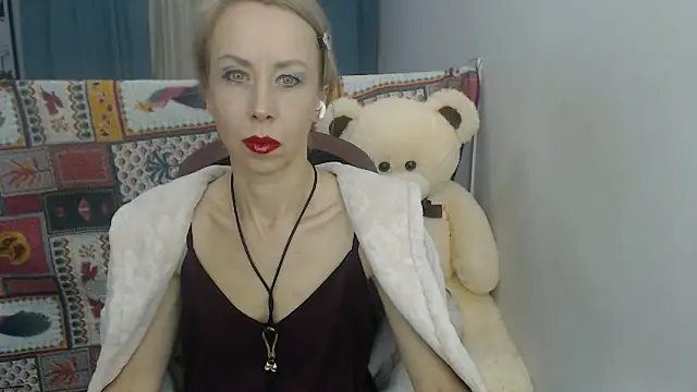 Snapshot of LuxuryNika chatting on 12-22-24, 04:48 LuxuryNika online show from 12-22-24, 04:48