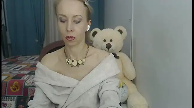Snapshot of LuxuryNika chatting on 12-23-24, 06:05 LuxuryNika online show from 12-23-24, 06:05