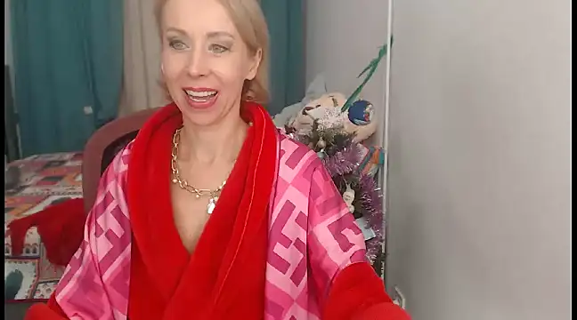 Snapshot of LuxuryNika chatting on 12-31-24, 08:02 LuxuryNika online show from 12-31-24, 08:02