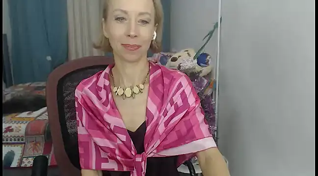Snapshot of LuxuryNika chatting on 01-01-25, 02:20 LuxuryNika online show from 01-01-25, 02:20