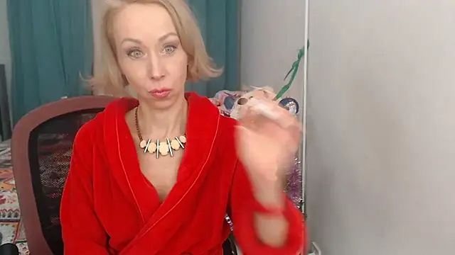 Snapshot of LuxuryNika chatting on 01-01-25, 08:58 LuxuryNika online show from 01-01-25, 08:58