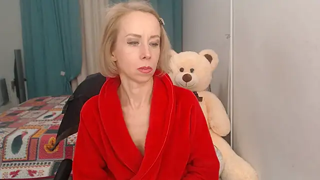 Snapshot of LuxuryNika chatting on 01-12-25, 06:49 LuxuryNika online show from 01-12-25, 06:49