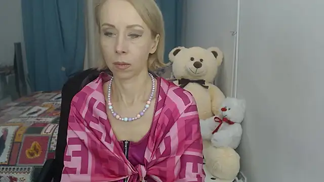 Snapshot of LuxuryNika chatting on 01-17-25, 03:53 LuxuryNika online show from 01-17-25, 03:53