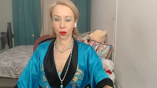 Snapshot of LuxuryNika chatting on 02-08-25, 02:38 LuxuryNika online show from 02-08-25, 02:38