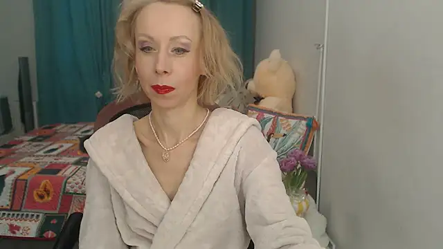 Snapshot of LuxuryNika chatting on 02-17-25, 02:59 LuxuryNika online show from 02-17-25, 02:59