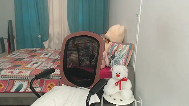 Snapshot of LuxuryNika chatting on 03-08-25, 02:51 LuxuryNika online show from 03-08-25, 02:51