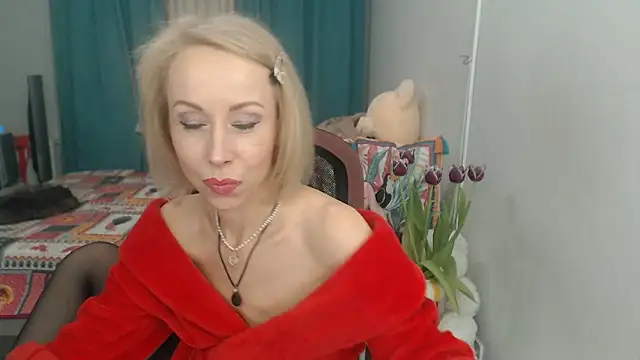 Snapshot of LuxuryNika chatting on 03-17-25, 07:26 LuxuryNika online show from 03-17-25, 07:26