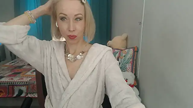 Snapshot of LuxuryNika chatting on 03-22-25, 12:25 LuxuryNika online show from 03-22-25, 12:25