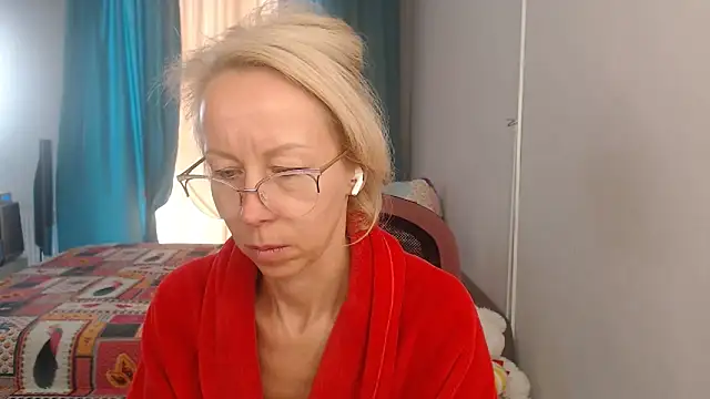 Snapshot of LuxuryNika chatting on 09-15-25, 07:52 LuxuryNika online show from 09-15-25, 07:52