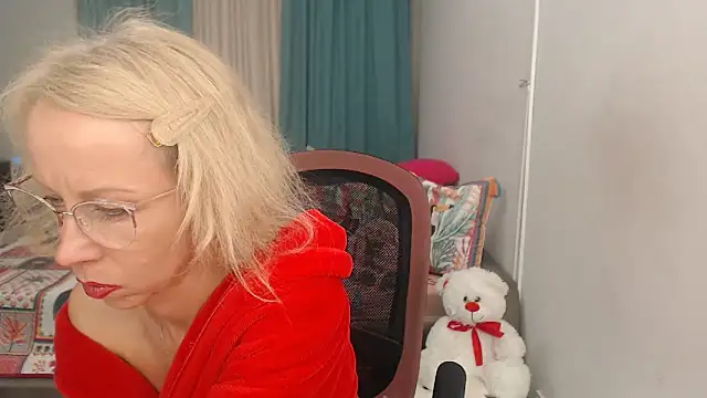 Snapshot of LuxuryNika chatting on 09-20-25, 05:58 LuxuryNika online show from 09-20-25, 05:58