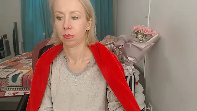 Snapshot of LuxuryNika chatting on 10-06-25, 01:30 LuxuryNika online show from 10-06-25, 01:30