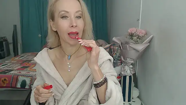 Snapshot of LuxuryNika chatting on 10-14-25, 04:19 LuxuryNika online show from 10-14-25, 04:19