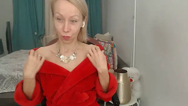 LuxuryNika online show from 11-18-25, 07:18