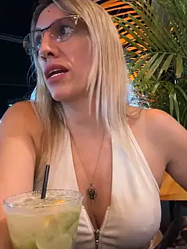 Gatitacarlita online show from 12-20-24, 11:58