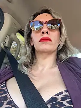 Gatitacarlita online show from 11-18-25, 12:42