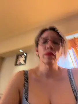 Gatitacarlita online show from 11-22-25, 06:51