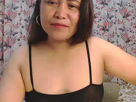 Snapshot of aya_01 chatting on 10-23-25, 11:57 aya 01 online show from 10-23-25, 11:57