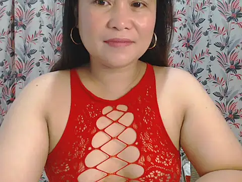 Snapshot of aya_01 chatting on 11-28-25, 09:06 aya 01 online show from 11-28-25, 09:06