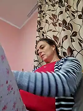 IsabelleCraft online show from 03-08-25, 02:40