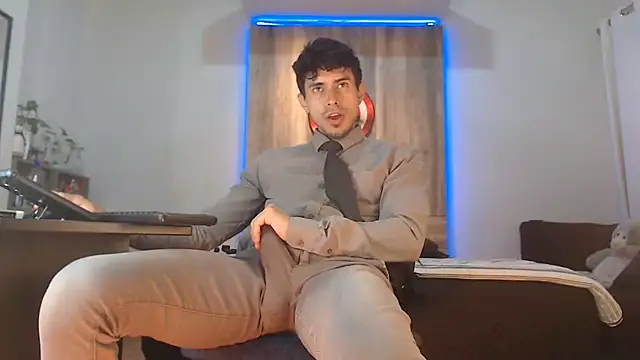 Andrew 4  online show from 10-30-25, 01:07