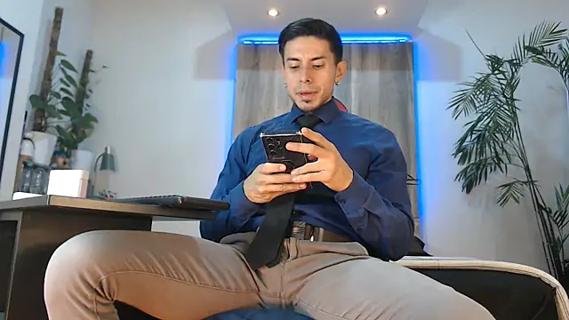 Snapshot of Andrew_4_ chatting on 05-31-26, 06:31 Andrew 4 online show from 05-31-26, 06:31