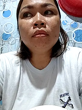 XXLorie 02 online show from 12-13-25, 09:42