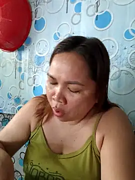 Snapshot of XXLorie_02 chatting on 06-19-26, 11:52 XXLorie 02 online show from 06-19-26, 11:52
