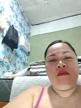 Snapshot of XXLorie_02 chatting on 06-25-26, 11:42 XXLorie 02 online show from 06-25-26, 11:42
