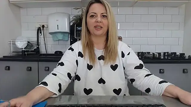 erikaerika online show from 02-04-25, 10:10