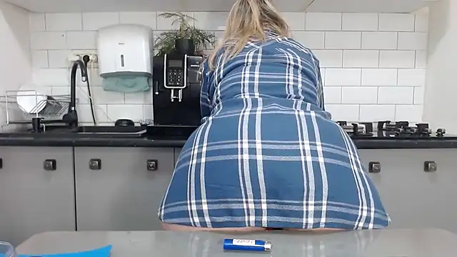 erikaerika online show from 02-04-25, 01:16