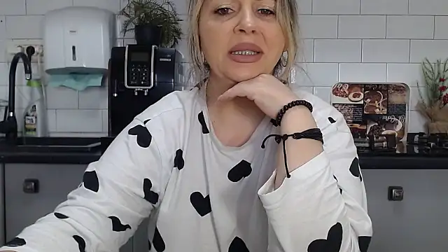 erikaerika online show from 02-14-25, 08:31