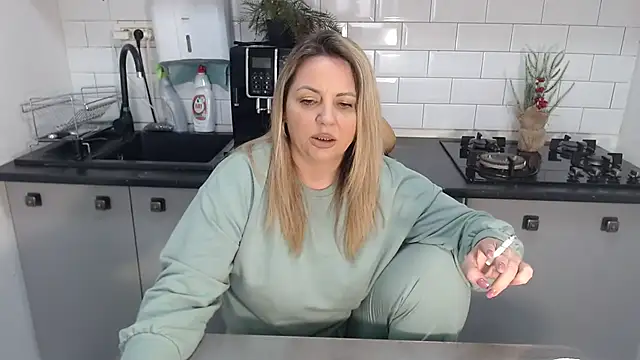 erikaerika online show from 02-19-25, 02:44