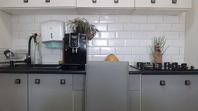 erikaerika online show from 02-20-25, 09:22