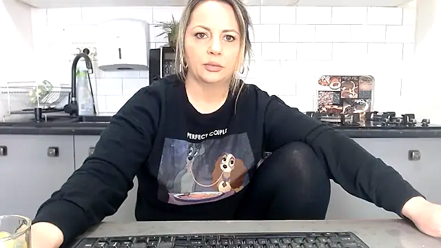 erikaerika online show from 03-04-25, 10:13