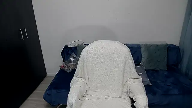 erikaerika online show from 10-30-25, 06:59