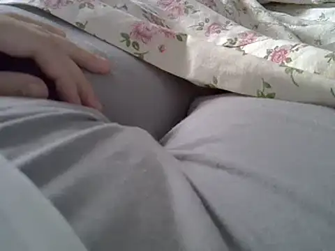 Snapshot of perescam chatting on 03-10-25, 05:18 perescam online show from 03-10-25, 05:18