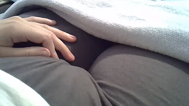 Snapshot of perescam chatting on 09-16-25, 02:40 perescam online show from 09-16-25, 02:40