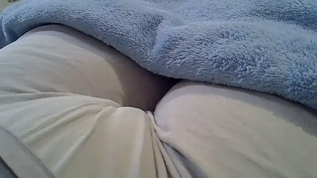 Snapshot of perescam chatting on 09-19-25, 03:24 perescam online show from 09-19-25, 03:24