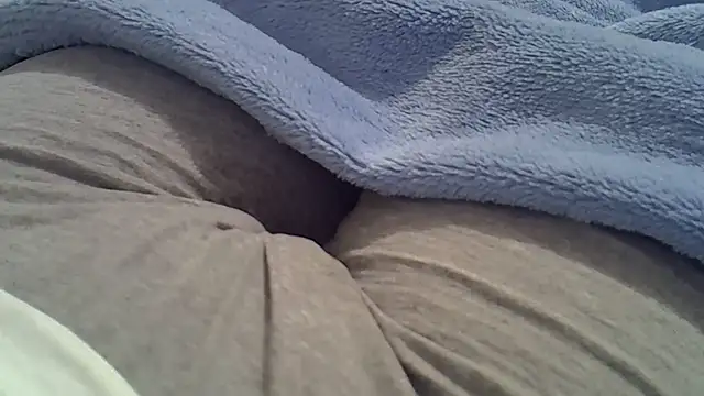 Snapshot of perescam chatting on 09-25-25, 04:43 perescam online show from 09-25-25, 04:43