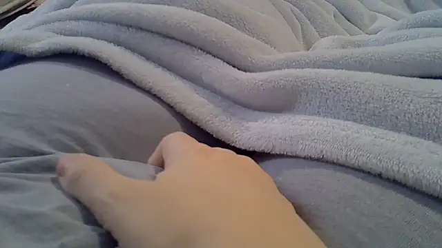 Snapshot of perescam chatting on 10-13-25, 04:51 perescam online show from 10-13-25, 04:51