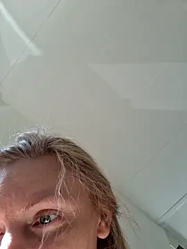 Snapshot of _Carrie_ chatting on 02-16-25, 01:38 Carrie online show from 02-16-25, 01:38