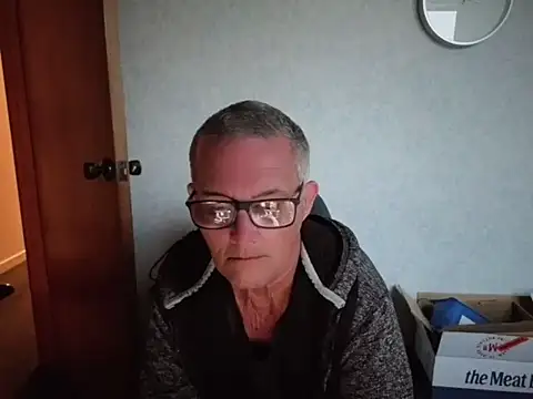 Snapshot of bigballnz chatting on 12-22-25, 08:00 bigballnz online show from 12-22-25, 08:00