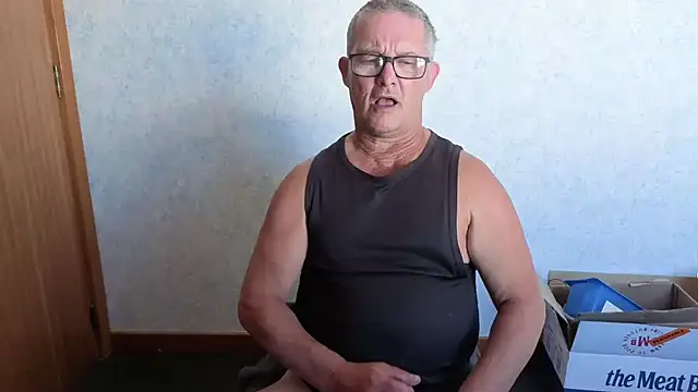 Snapshot of bigballnz chatting on 12-22-25, 10:40 bigballnz online show from 12-22-25, 10:40