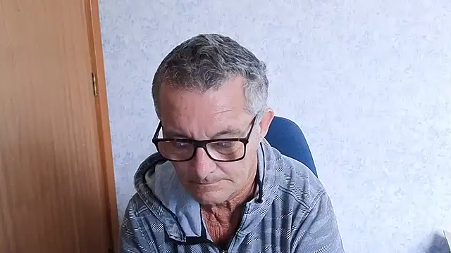 Snapshot of bigballnz chatting on 01-14-26, 09:20 bigballnz online show from 01-14-26, 09:20