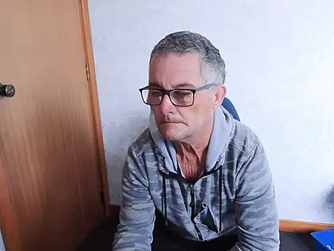 Snapshot of bigballnz chatting on 01-15-26, 10:13 bigballnz online show from 01-15-26, 10:13