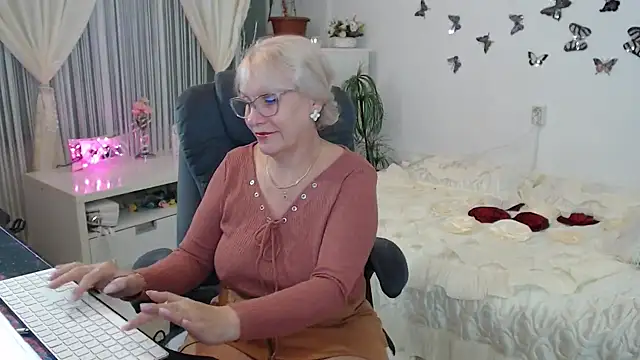 Snapshot of Ghertrude52 chatting on 10-05-25, 03:05 Ghertrude52 online show from 10-05-25, 03:05