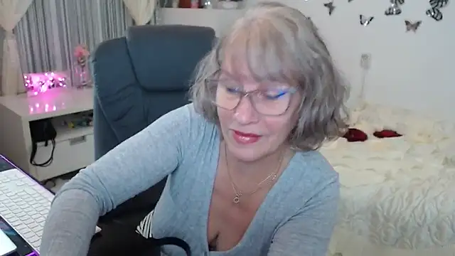 Snapshot of Ghertrude52 chatting on 10-11-25, 03:39 Ghertrude52 online show from 10-11-25, 03:39