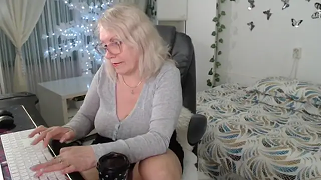 Ghertrude52 online show from 04-19-26, 04:12